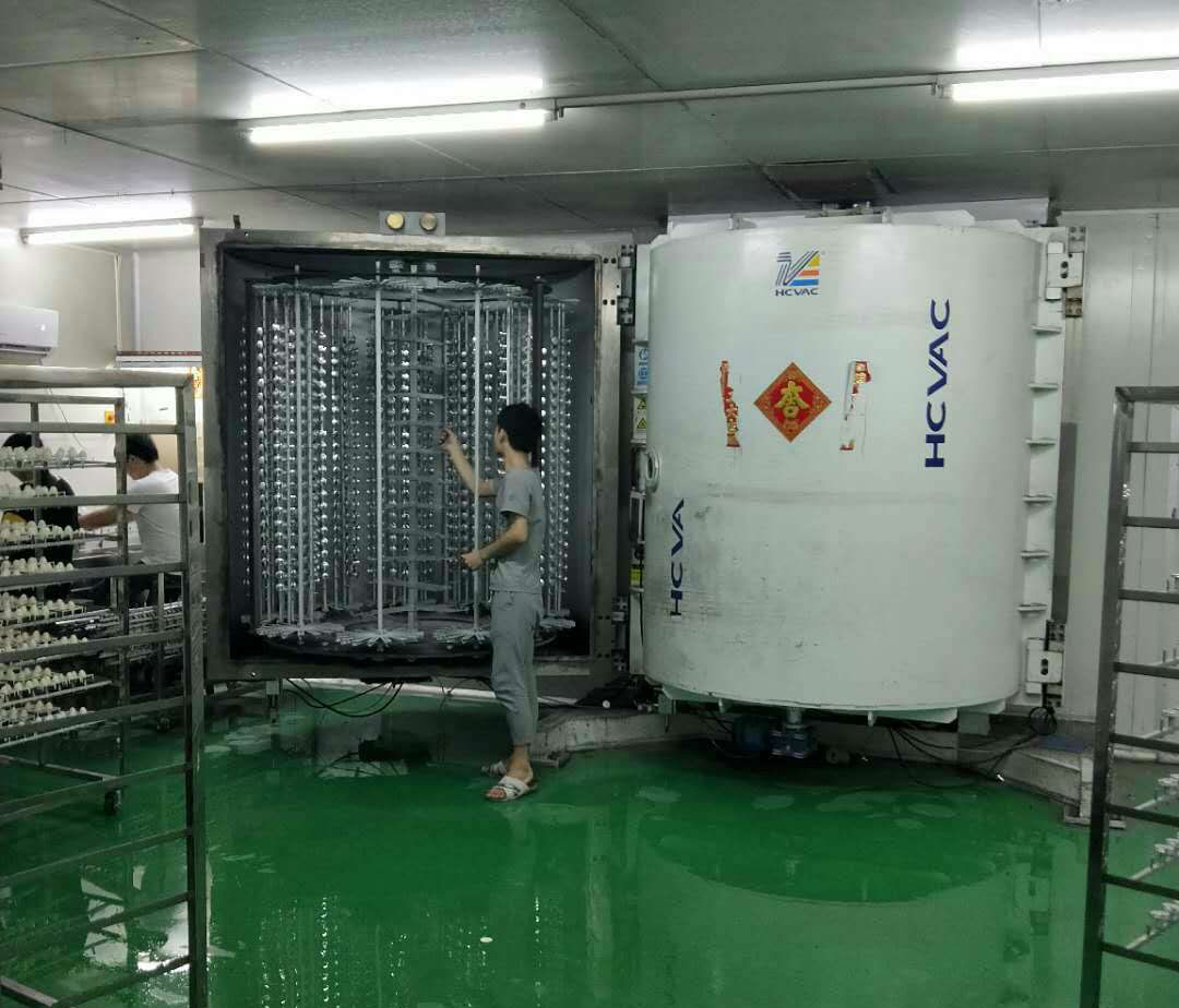 真空鍍膜機作業